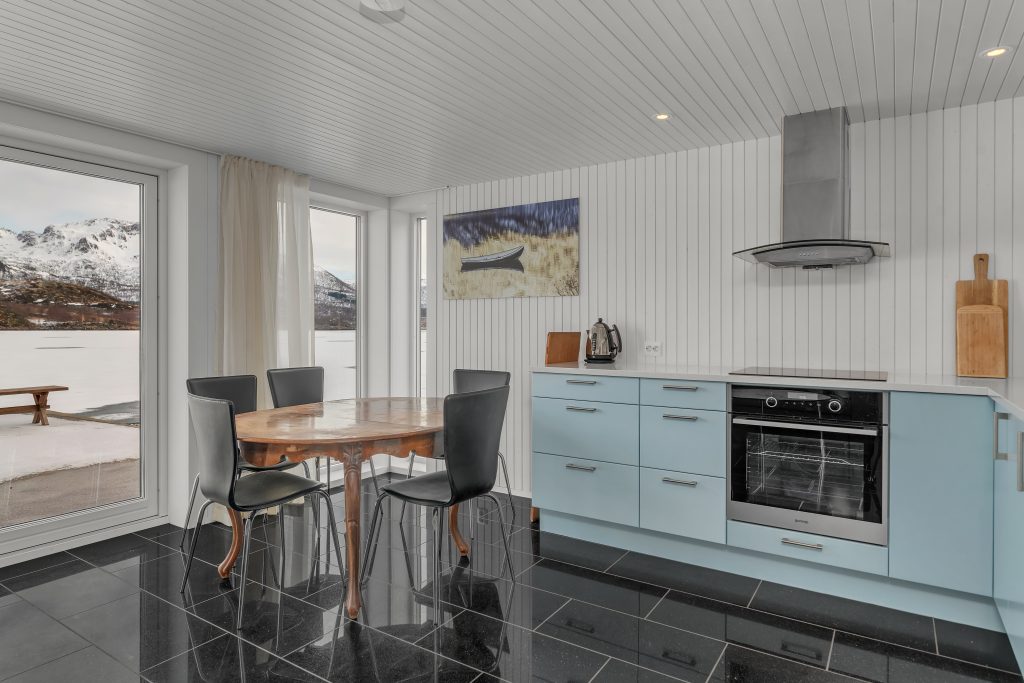 Kitchen - The Boathouse - Vesterålen Apartment